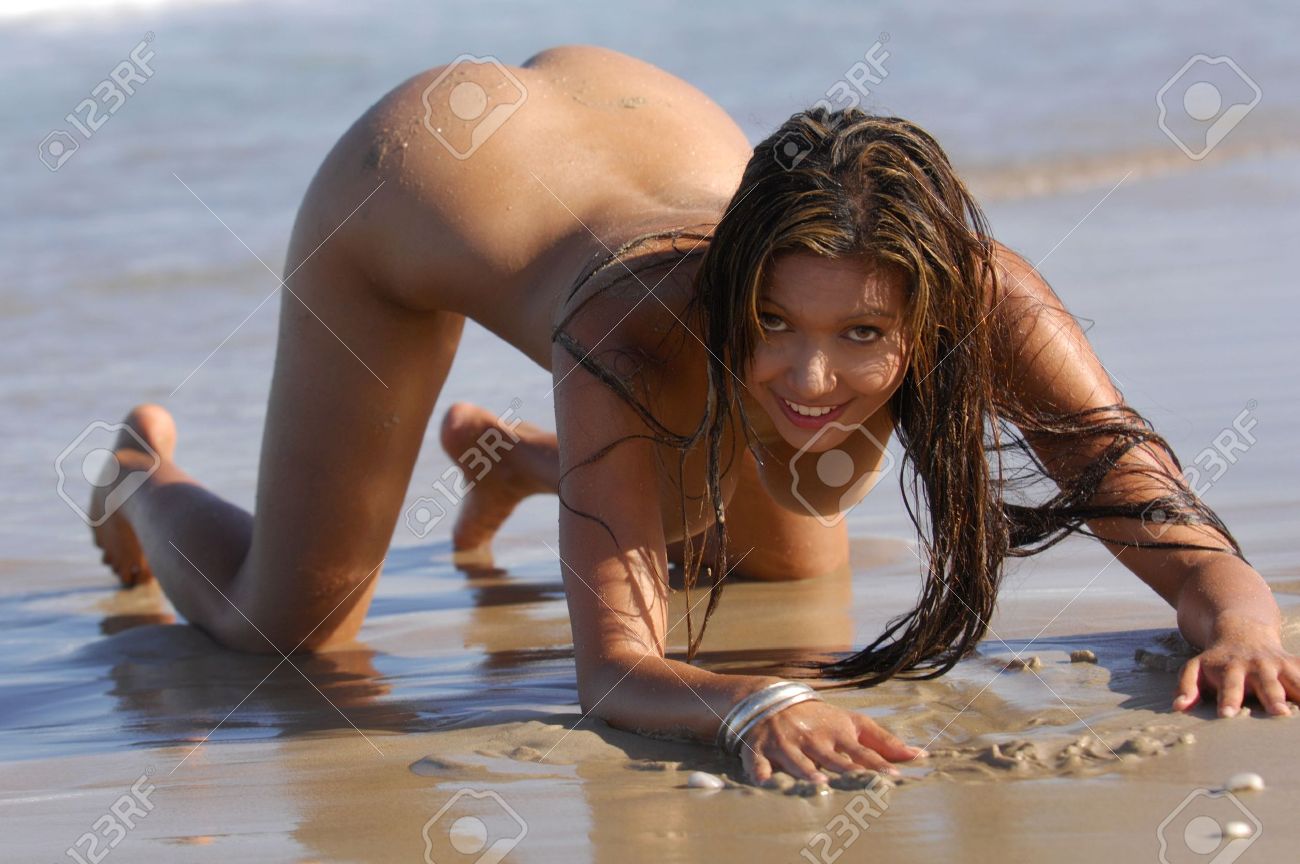 pretty girls nudist beach 