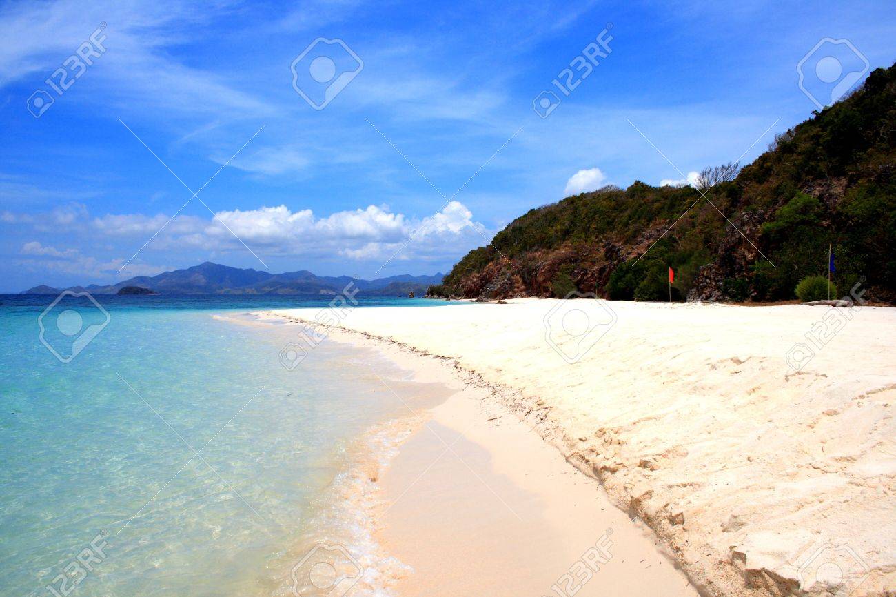 Malcapuya フィリピンパ ラワン島の海岸し 澄んだ青い空と水 の写真素材 画像素材 Image