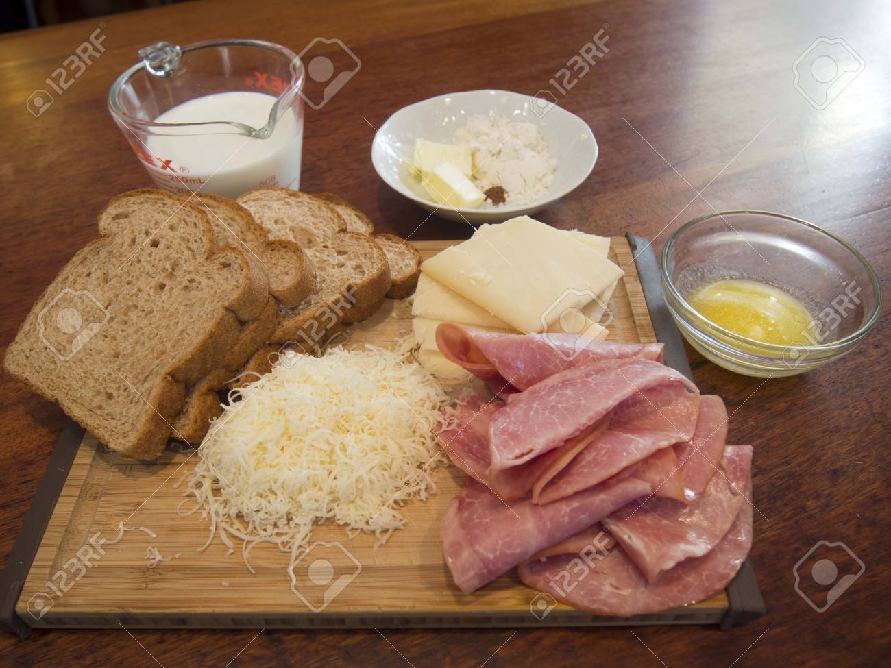 Ingredientes Y Elaboracion De Un Croque Monsieur Sandwich De Jamon