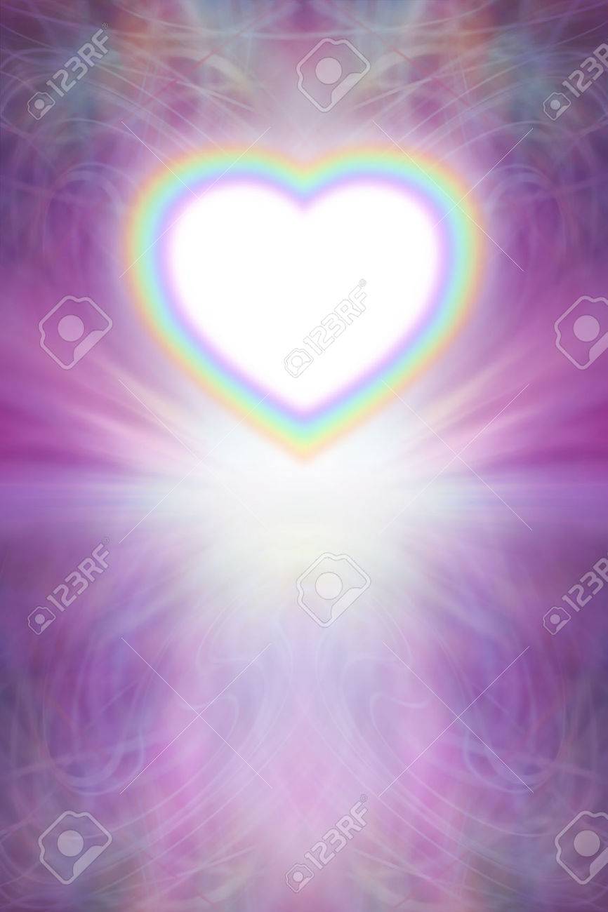 美しいレインボー ハート背景 光と明るい白中心で立ち上がりエッジ虹心のバーストで複雑なピンクと紫のレース効果背景 の写真素材 画像素材 Image