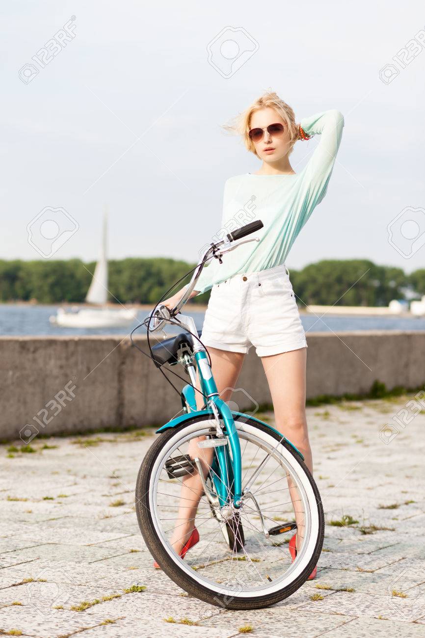 Fille En Short Transparent 2025