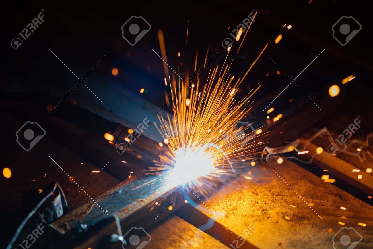 芸術的な溶接火花光産業の背景 の写真素材 画像素材 Image