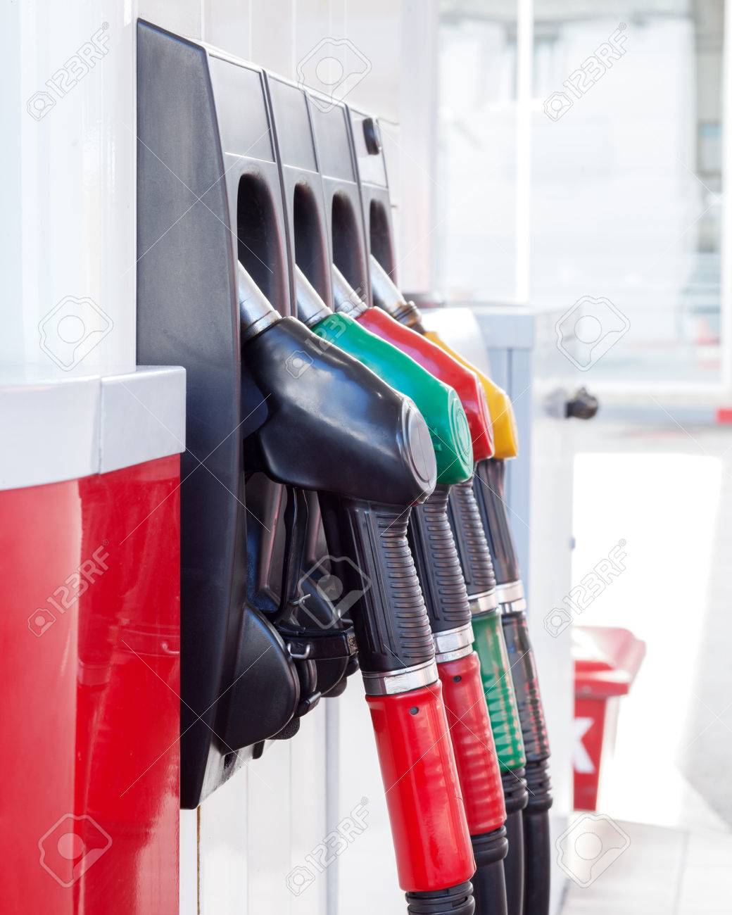 Un Código De Color Toberas De Combustible En La Estación De ...