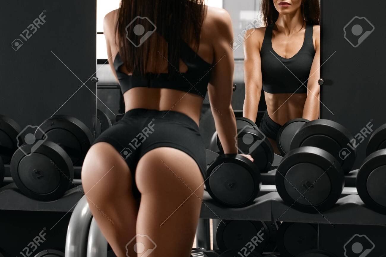 Hot female booty in the gym