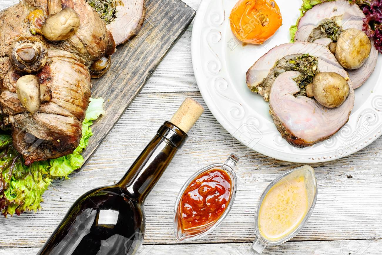 esstisch eingestellt esstisch mit wein und gericht aus gebackenem leberkäs eingestellt standardbild 61470446 mit und aus gebackenem eingestellt esstisch eingestellt esstisch mit wein und gericht aus gebackenem leberkäs eingestellt standardbild 61470446 mit und aus gebackenem eingestellt