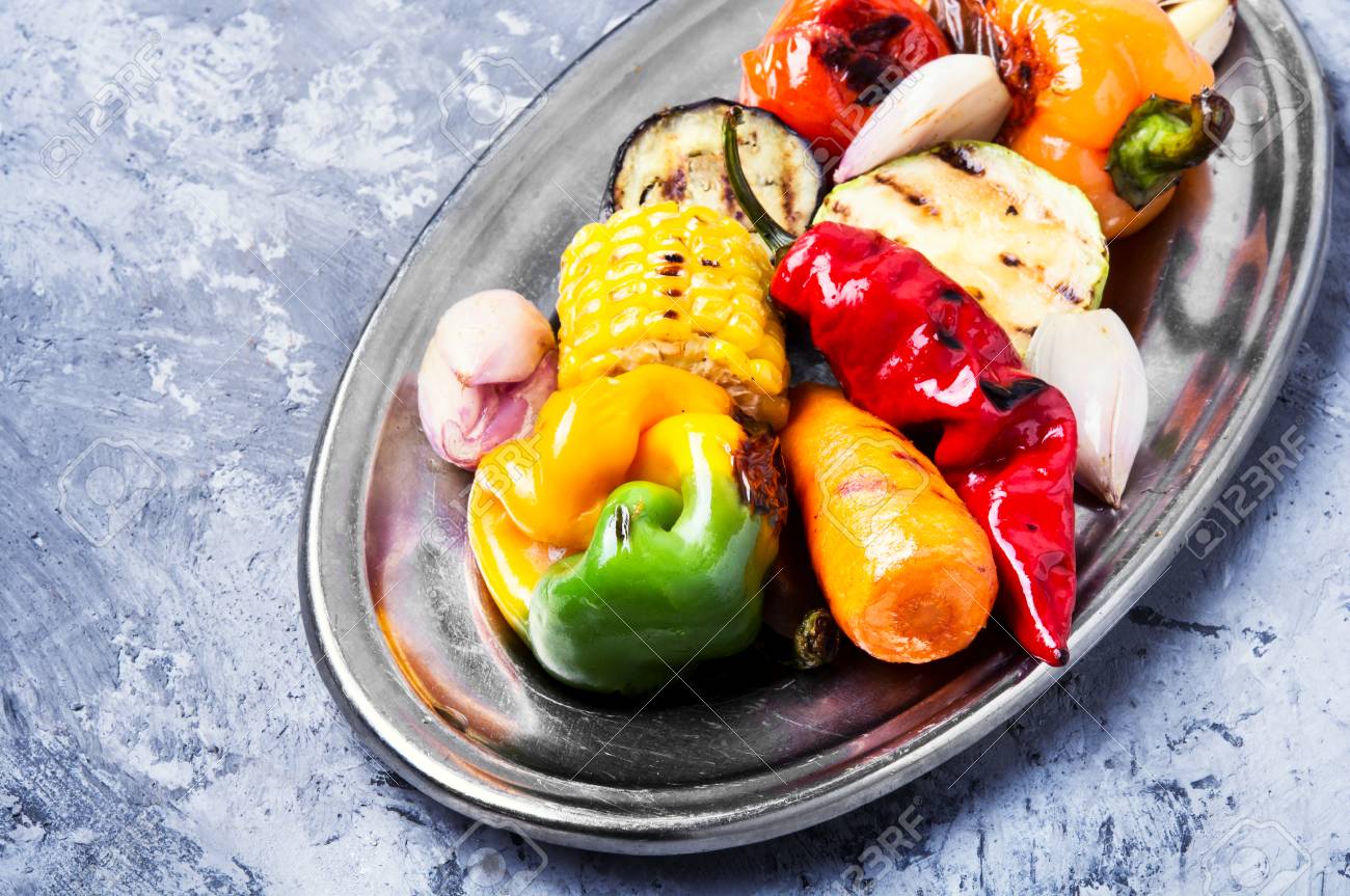 おしゃれな金属板の野菜のグリル の写真素材 画像素材 Image