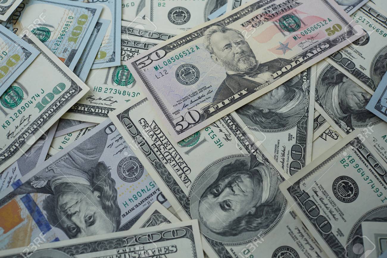 혼돈 된 방식으로 100 달러와 50 달러 지폐 로열티 무료 사진, 그림, 이미지 그리고 스톡포토그래피. Image 44889669