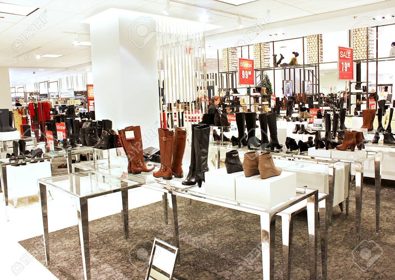 小売店デパートで女性靴売り場の表示 の写真素材 画像素材 Image 小売店デパートで女性靴売り場の表示 の写真素材 画像素材 Image