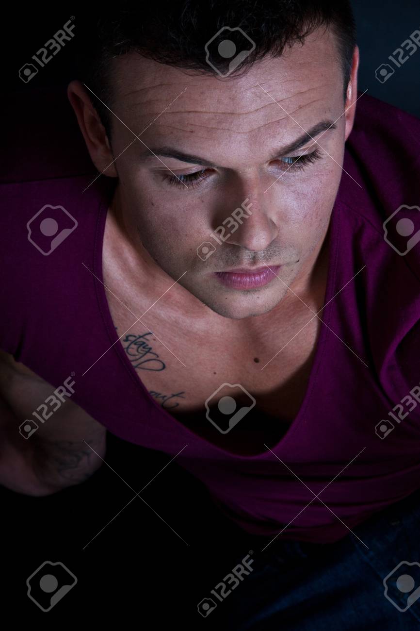 マッチョな体とファッションと若い男 の写真素材 画像素材 Image