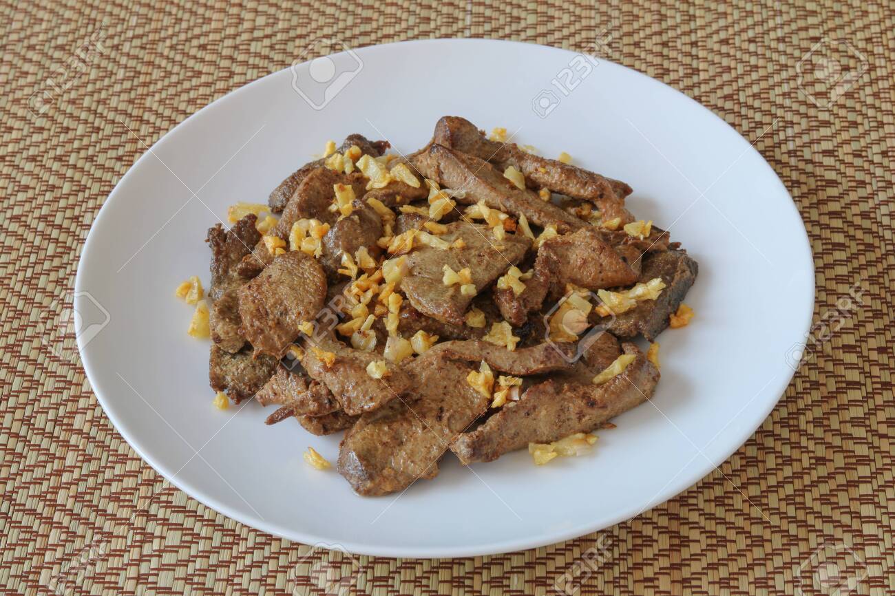 Fried pork liver with garlic on reed mat sheet - 155075363 Fried pork liver with garlic on reed mat sheet - 155075363