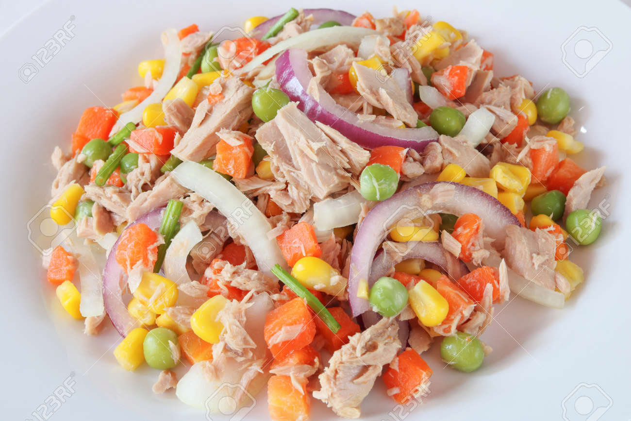 Tuna salad with vegetables close up.Homemade meal for good health and weight loss - 158834113 Tuna salad with vegetables close up.Homemade meal for good health and weight loss - 158834113