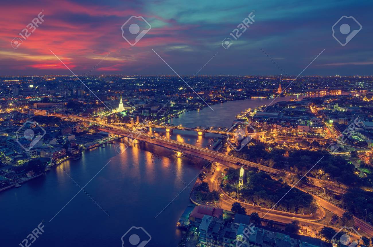 Paisagem Da Area Phra Phuttha A Ponte Yodfa E Uma Ponte Que Liga A Capital A Comunicacao Entre O Lado Thonburi De Banguecoque Ao Crepusculo Estilo Vintage Fotos Retratos Imagenes Y Fotografia