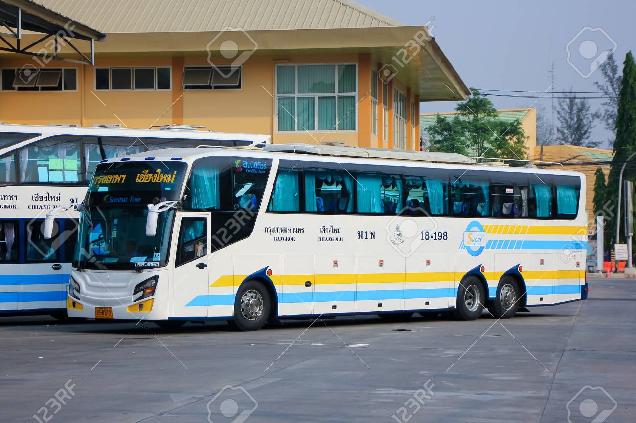 チェンマイ タイ 14 年 4 月 日バス駅バスターミナル新しいチェンマイ タイでない 18 198 Sombattour 会社ルート バンコクの超長い 15 M 級バスとチェンマイの写真 の写真素材 画像素材 Image