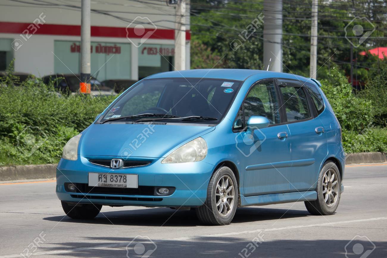 チェンマイ タイ 9 月 5 17 プライベート市車ホンダジャズ 5ドアハッチバック自動車 道路121の写真は チェンマイタイのダウンタウンから約8キロです の写真素材 画像素材 Image