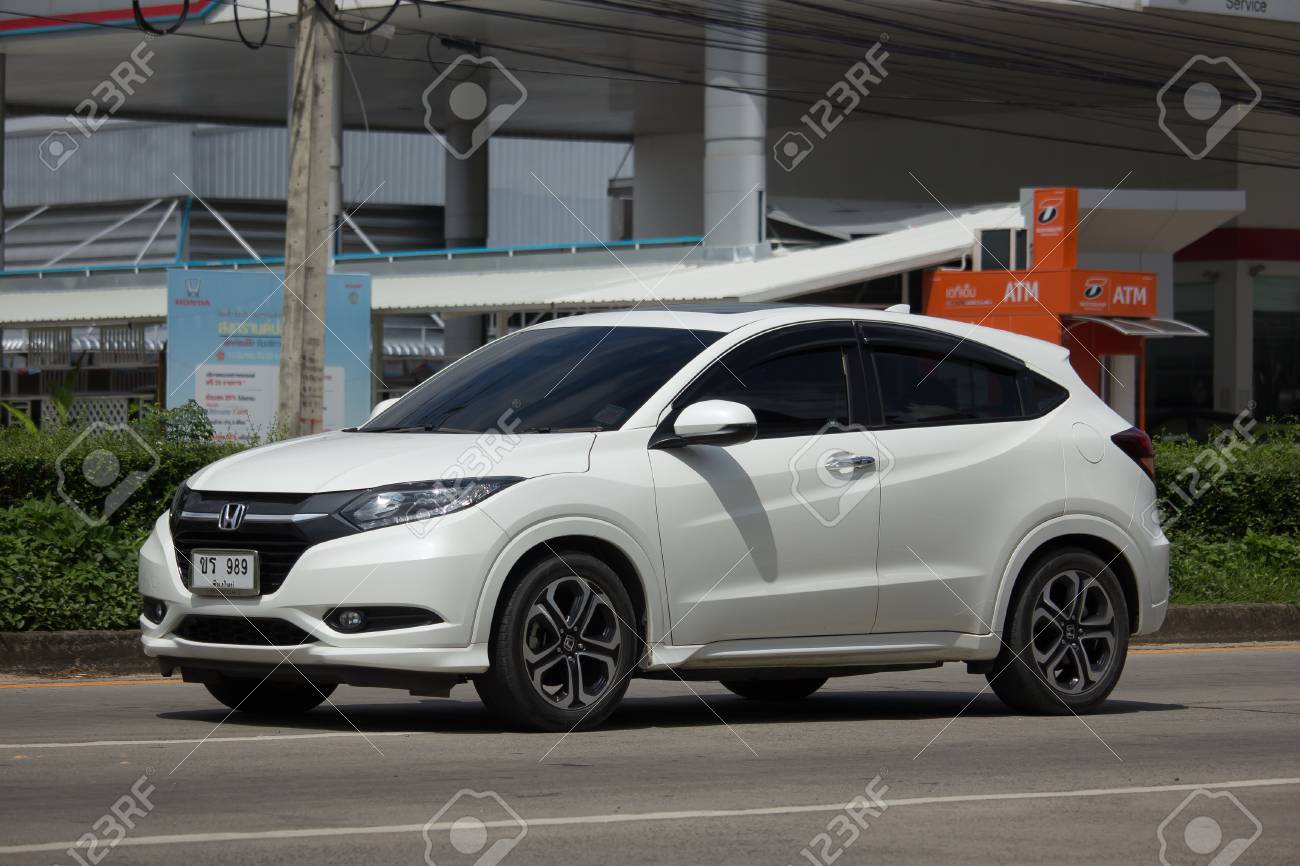 チェンマイ タイ 17 年 10 月 14 日 プライベート車ホンダ Hrv シティ Suv 車 道路形 1001 号車チェンマイ市内から 8 Km に の写真素材 画像素材 Image チェンマイ タイ 17 年 10 月 14 日 プライベート車ホンダ Hrv シティ Suv 車 道路形 1001 号車チェンマイ市内から 8 Km に の写真素材 画像素材 Image
