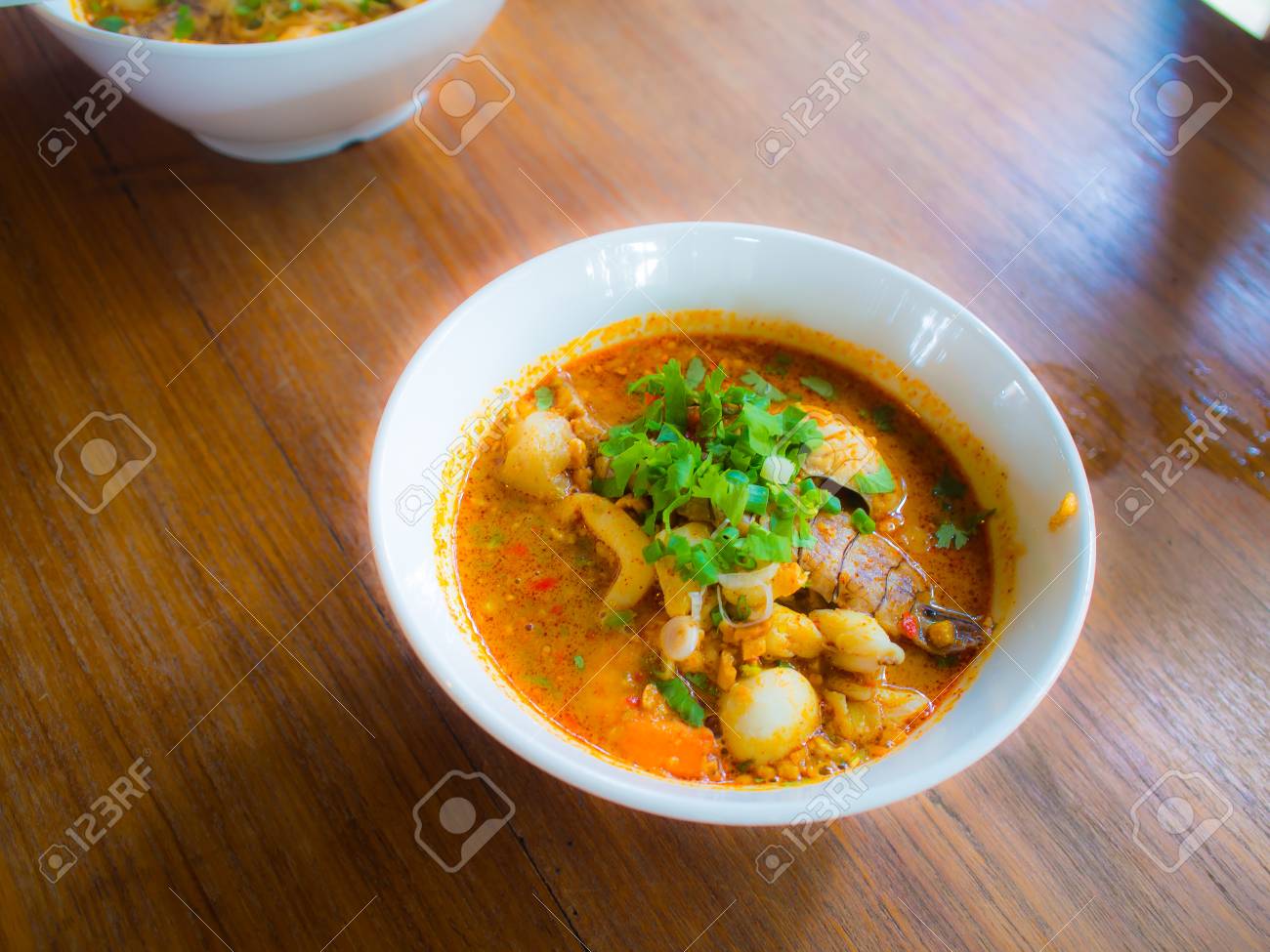 海シャコから作られたグッズは 両方のタイ焼そば麺とニンニク 唐辛子 揚げ蟹ご飯とザリガニします の写真素材 画像素材 Image 海シャコから作られたグッズは 両方のタイ焼そば麺とニンニク 唐辛子 揚げ蟹ご飯とザリガニします の写真素材 画像素材 Image