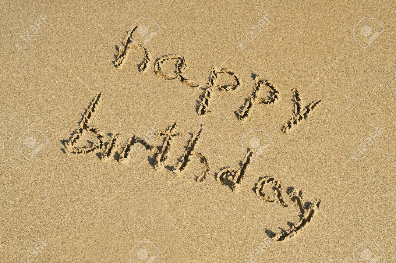 Joyeux Anniversaire Ecrit Sur Le Sable D Une Plage Banque D Images Et Photos Libres De Droits Image Joyeux Anniversaire Ecrit Sur Le Sable D Une Plage Banque D Images Et Photos Libres De Droits Image