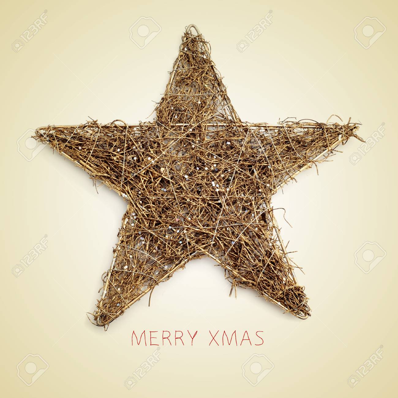 Immagini Stock Una Stella Di Natale Rustico E La Frase Natale Allegro Su Uno Sfondo Beige Con Un Effetto Retro Image