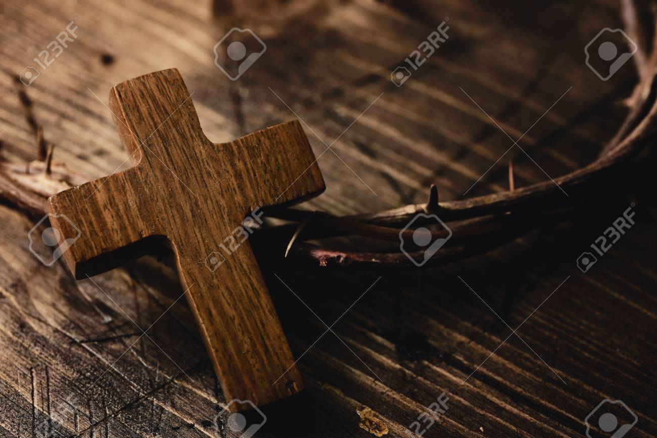closeup of a small wooden cross and a depiction of the crown of thorns of Jesus Christ on a wooden surface - 72766278 closeup of a small wooden cross and a depiction of the crown of thorns of Jesus Christ on a wooden surface - 72766278