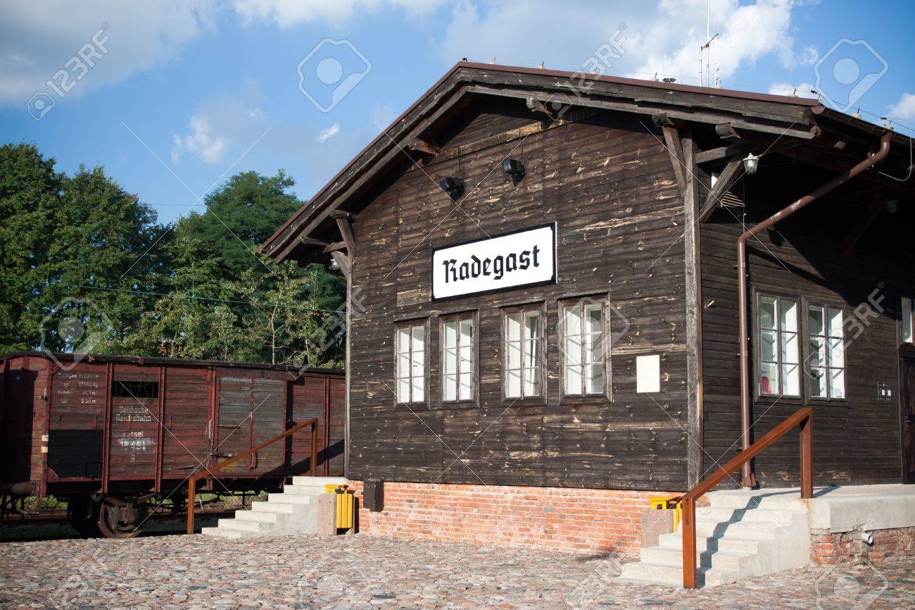 ラジェガスト駅 ウッチからユダヤ戦争の間に死んだ人の記念碑 の写真素材 画像素材 Image