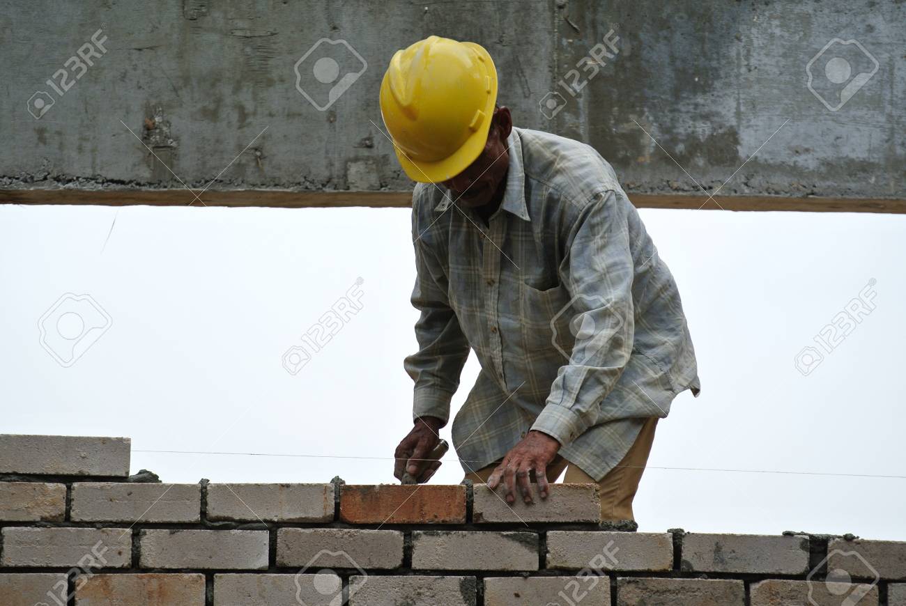 مقاولات عامة المطلاع - ترميمات عامة المطلاع - بالكويت 55901990 - رقم مقاول المطلاع - مقاول رخيص بالمطلاع - مقاولين المطلاع - مقاول المطلاع - مقاول بالمطلاع 8 https://previews.123rf.com/images/nizamkem/nizamkem1410/nizamkem141000222/32907883-construction-workers-laying-bricks-at-construction-site.jpg