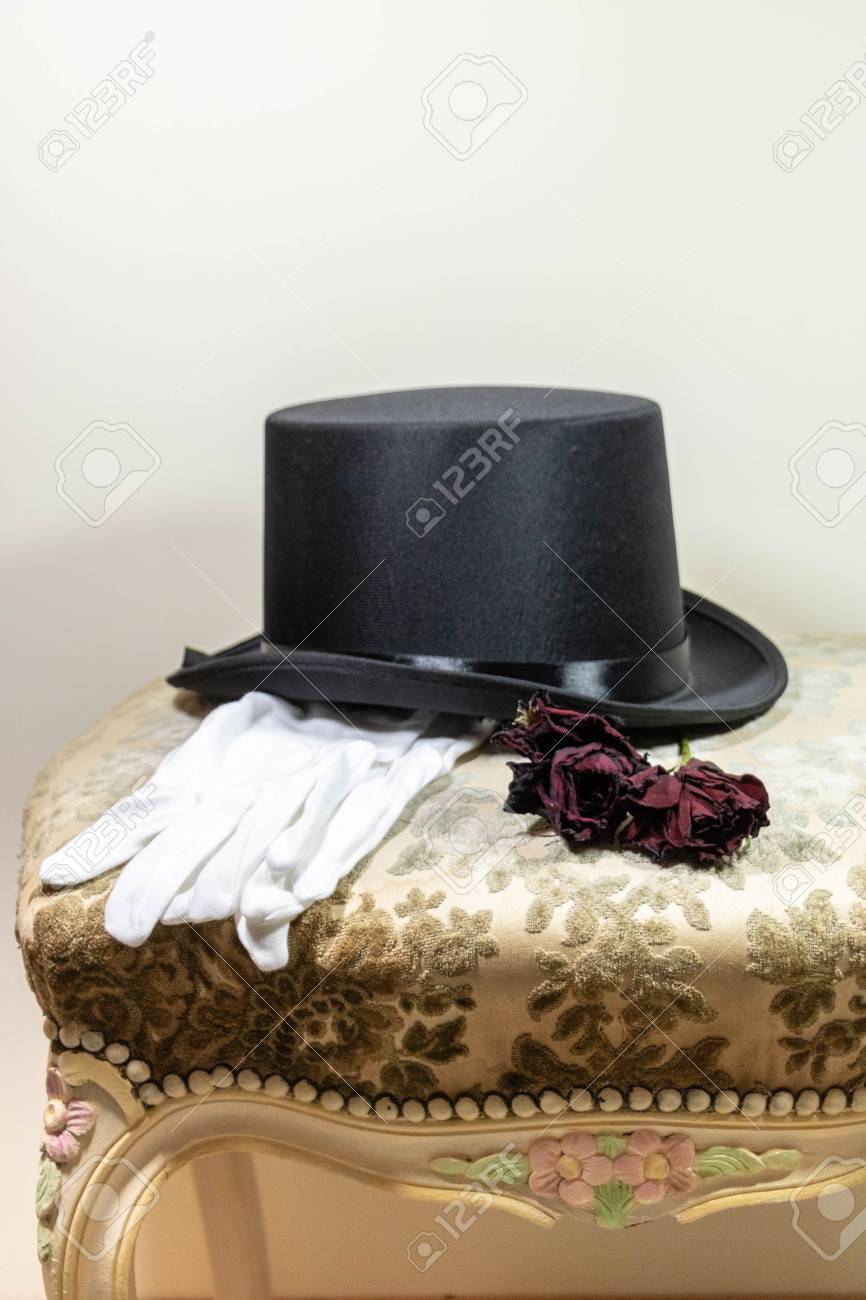 top hat cake