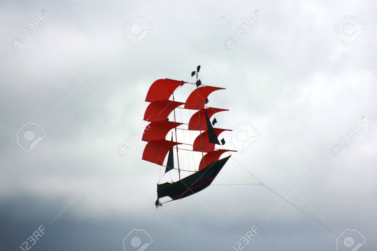 凧 帆船 Tanjung Benoa ビーチで空を飛ぶ の写真素材 画像素材 Image