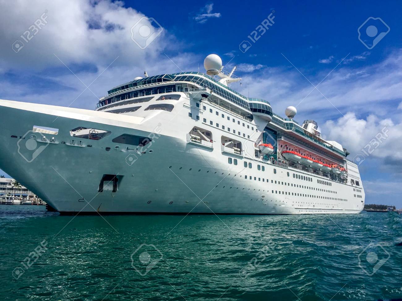 クルーズ船 豪華客船 ヴィンテージ ステンドグラス ビーチ 大型客船 海 クルーズ船 豪華客船 ヴィンテージ ステンドグラス ビーチ 大型