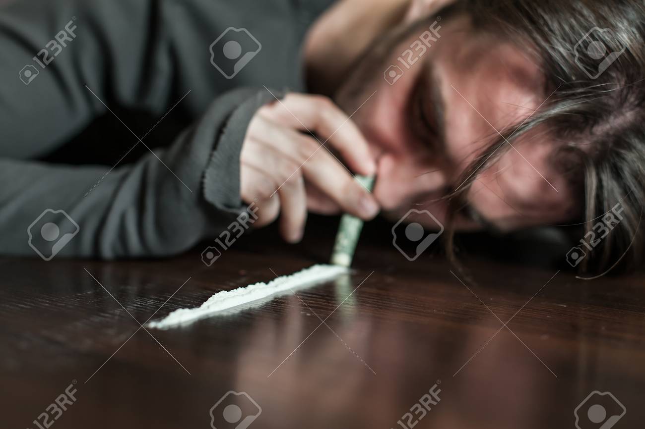 うつ病常習者には コカイン トレースがにおいがします 薬物の乱用は うつ病に します の写真素材 画像素材 Image うつ病常習者には コカイン トレースがにおいがします 薬物の乱用は うつ病に します の写真素材 画像素材 Image