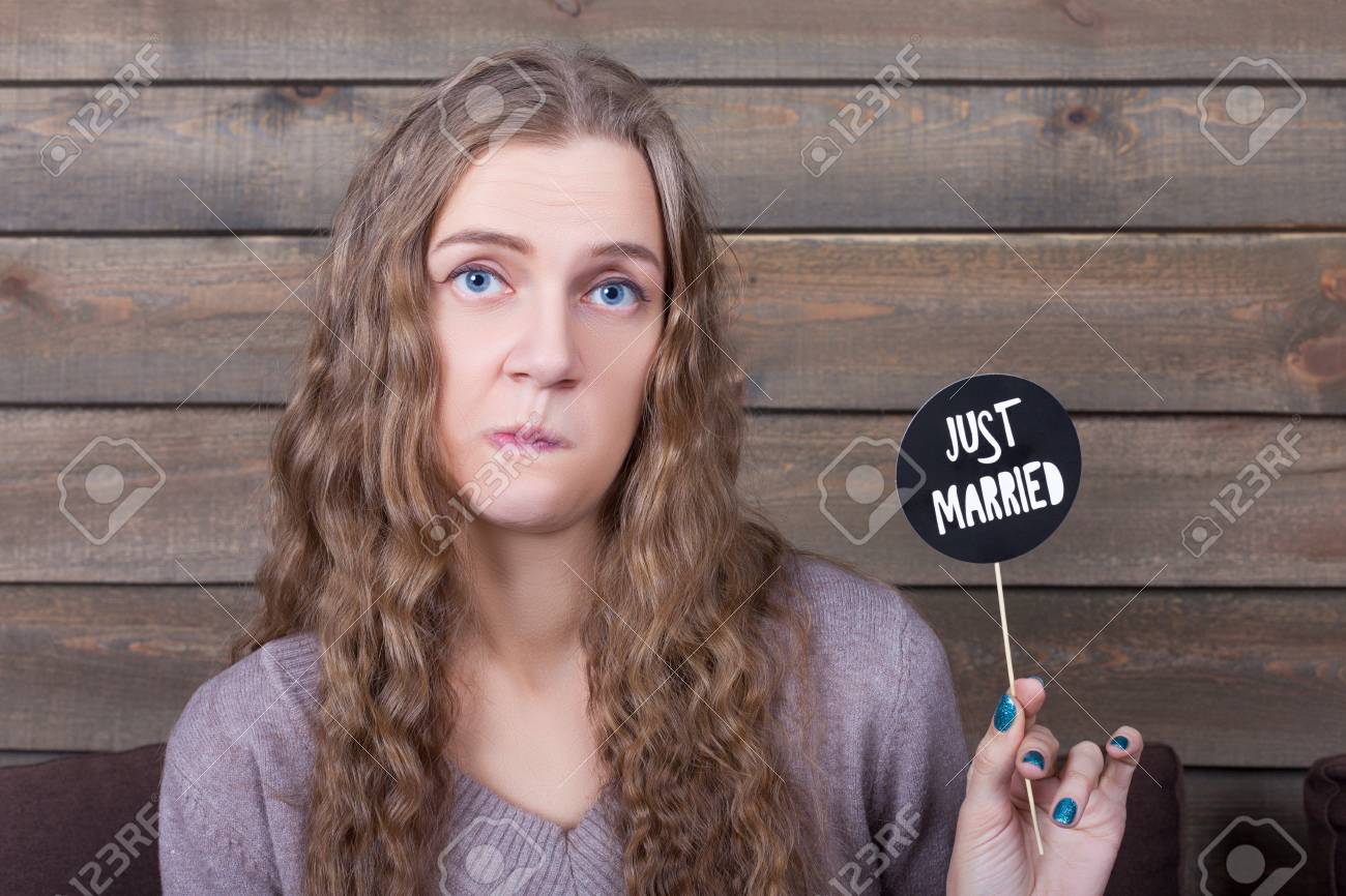 女性ポーズ顔 Ans 棒のおかしいアイコンが表示されます の写真素材 画像素材 Image