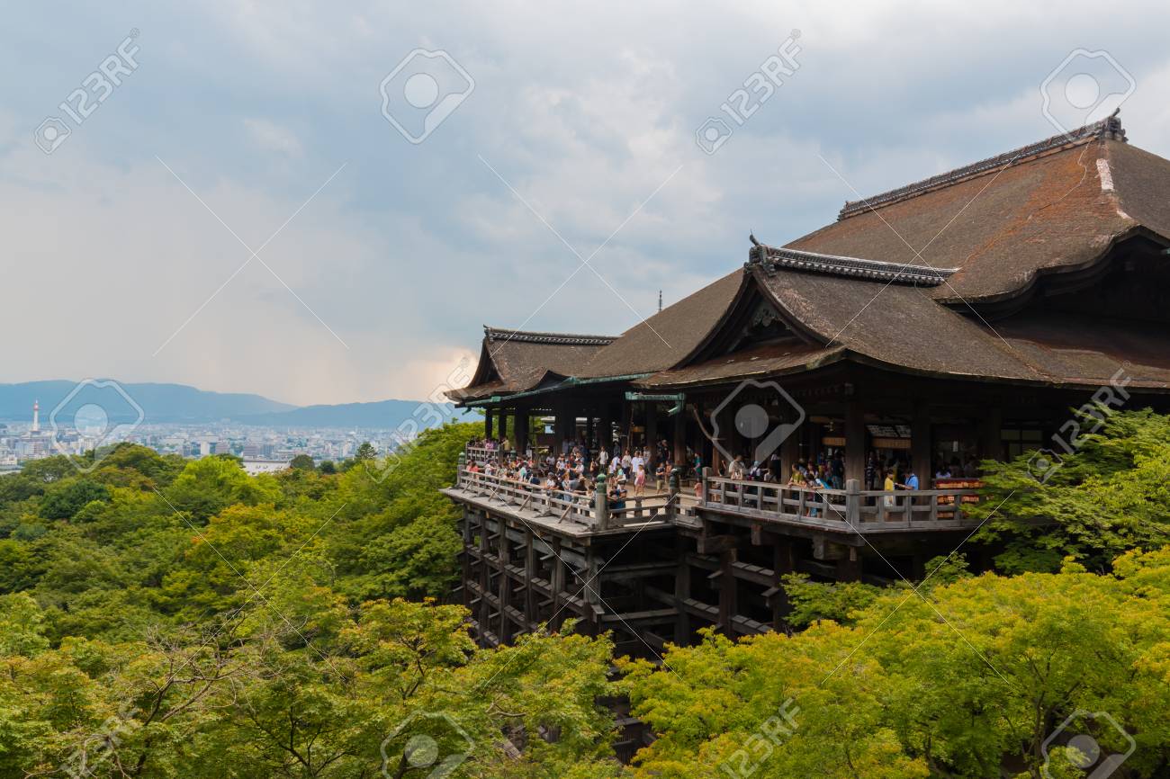 京都の清水寺で京都市 日本 16 年 7 月 31 日 観光 清水寺は 東京都で独立した寺院です 寺は 古代京都の歴史的建造物の一部です の写真素材 画像素材 Image 京都の清水寺で京都市 日本 16 年 7 月 31 日 観光 清水寺は 東京都で独立した寺院です 寺は 古代京都の歴史的建造物の一部です の写真素材 画像素材 Image