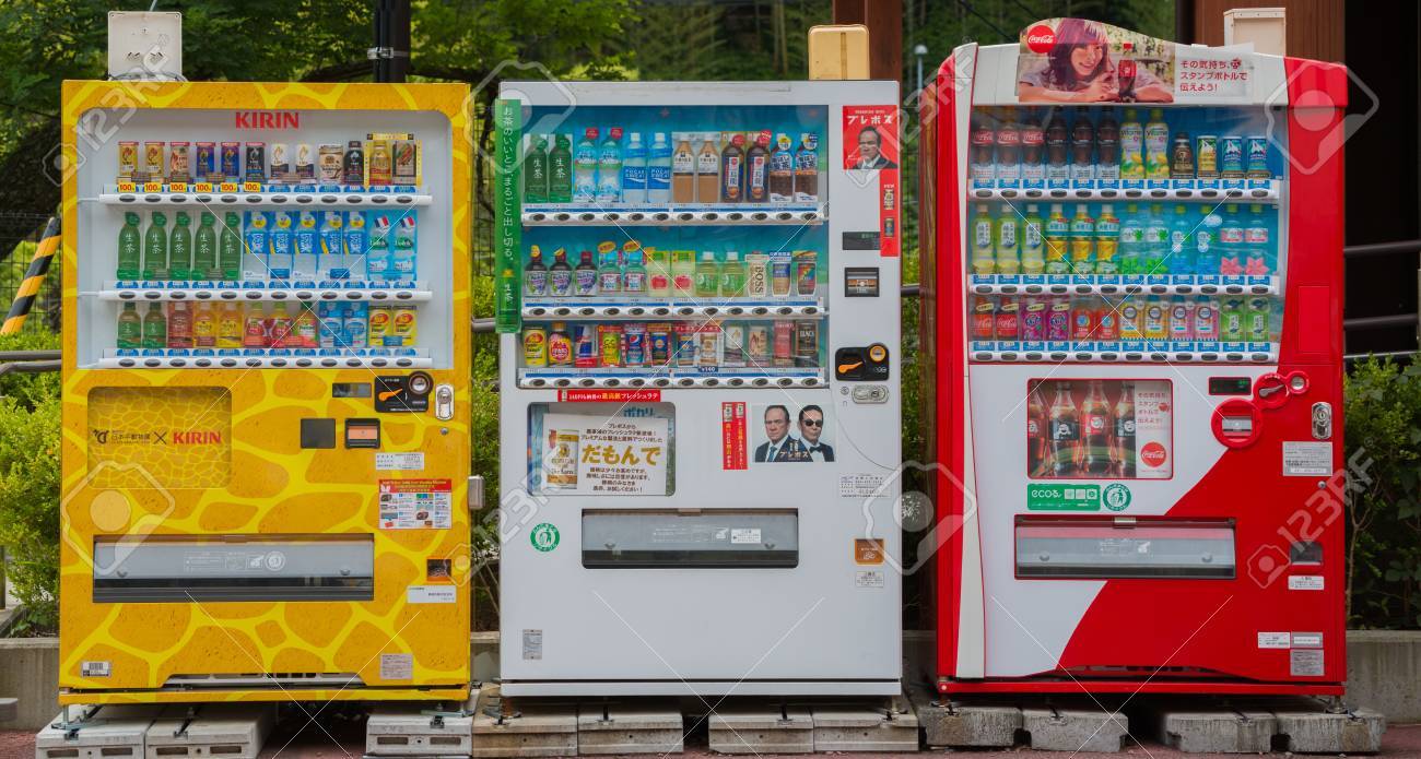 名古屋の様々 な会社の名古屋 2016 年 6 月 11 日 自動販売機 日本は 自販機の最高数当たりで世界について 1 20 3 人 の写真素材 画像素材 Image 70708063