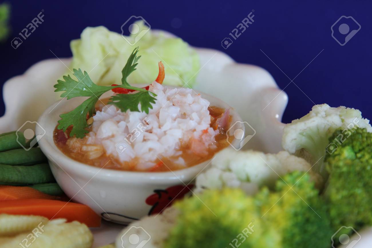 タイ料理 スパイシーなエビのペーストと野菜の蟹肉あんかけ の写真素材 画像素材 Image