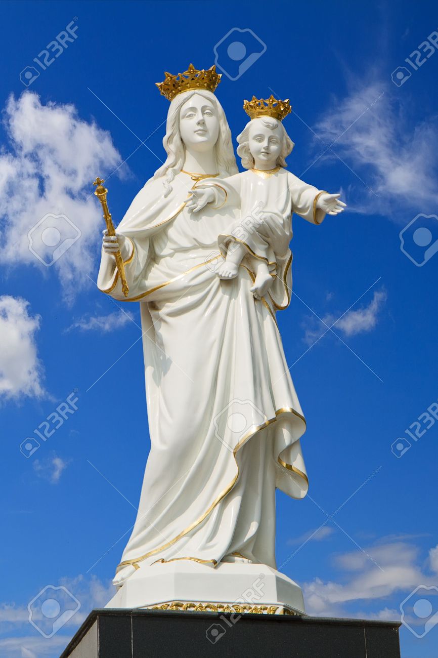 La Vierge Marie Mere Marie Avec L Enfant Jesus Sur Ciel Bleu Banque D Images Et Photos Libres De Droits Image
