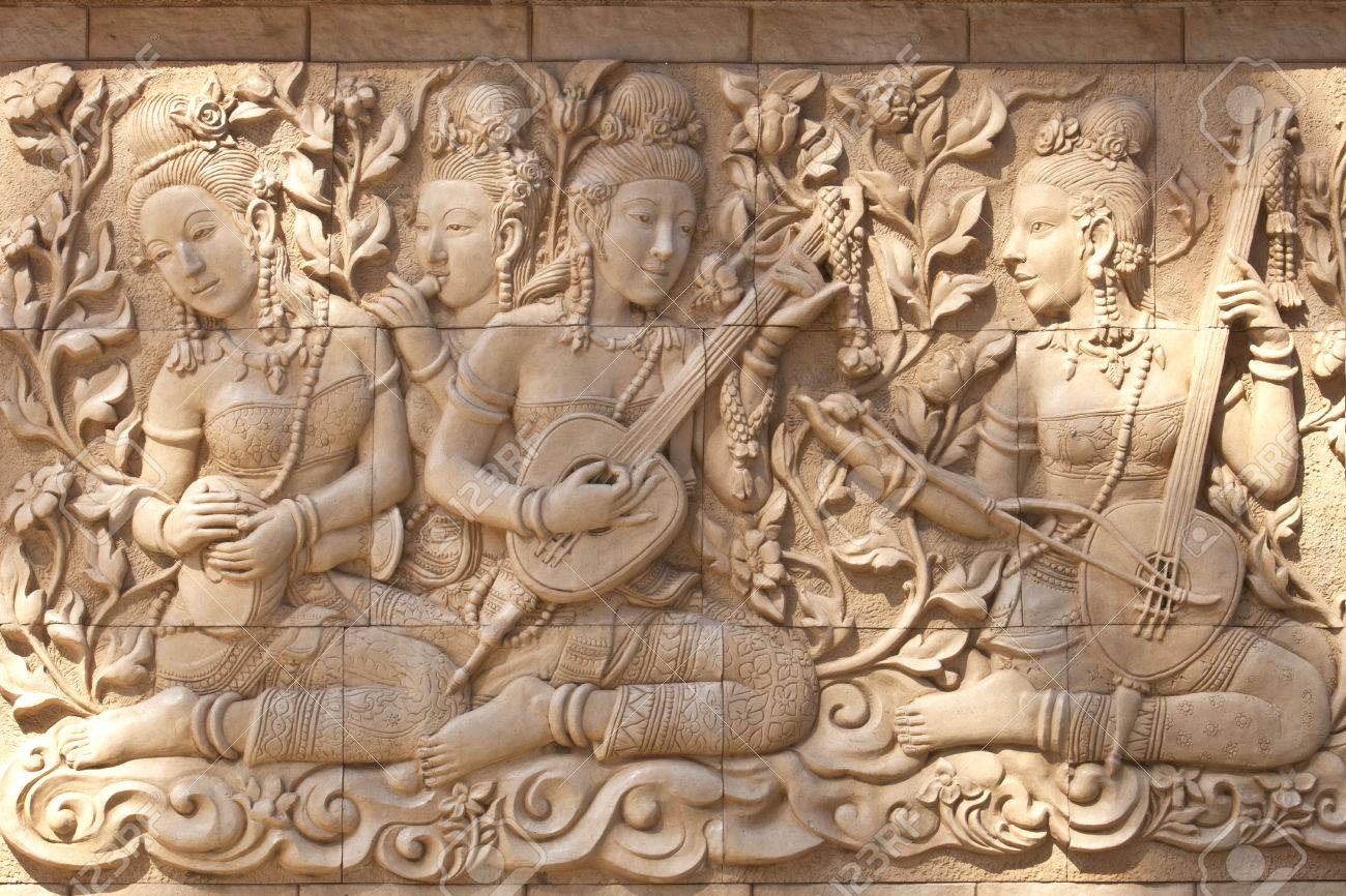 El Arte De La Escultura De Relieve De Pared De Arcilla Que Muestra