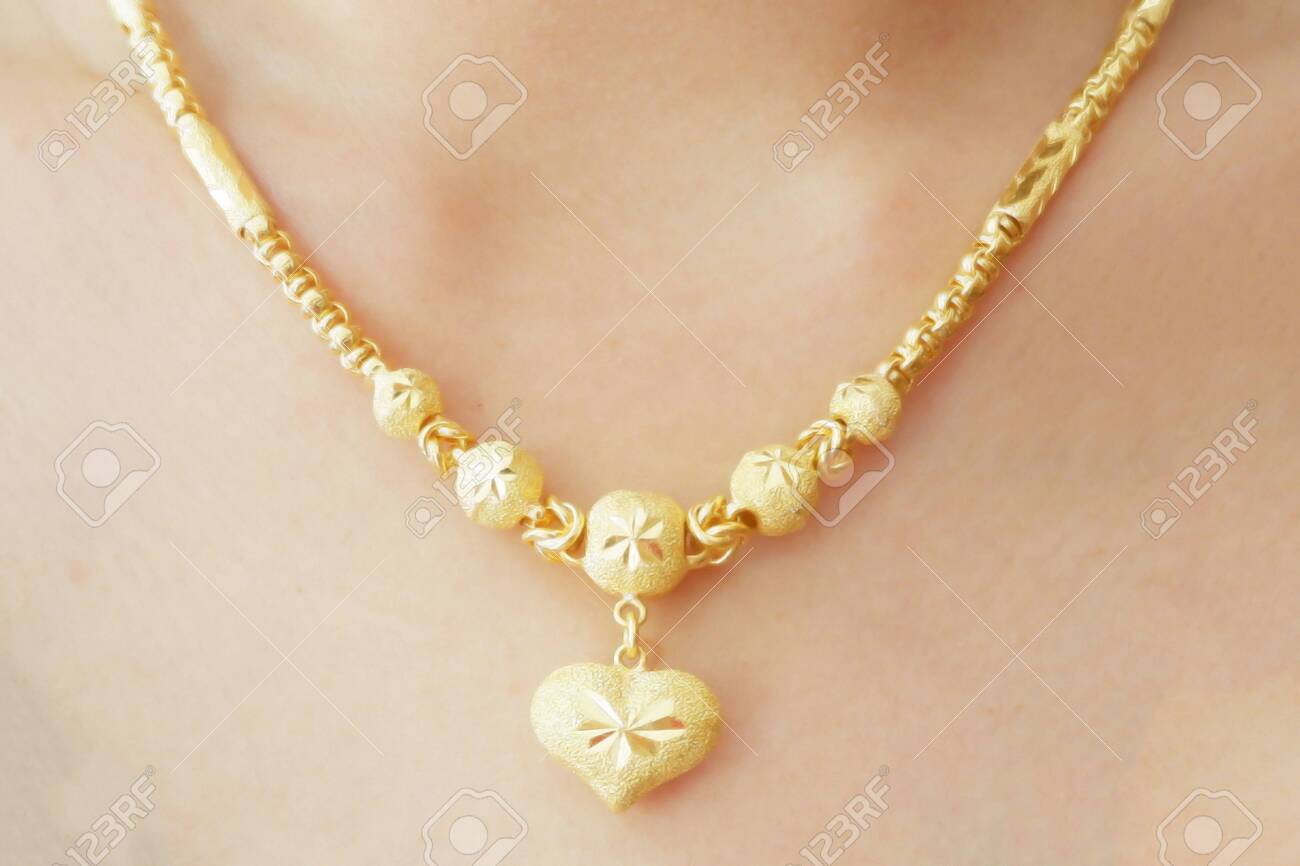 Close to neck gold necklace Clearance