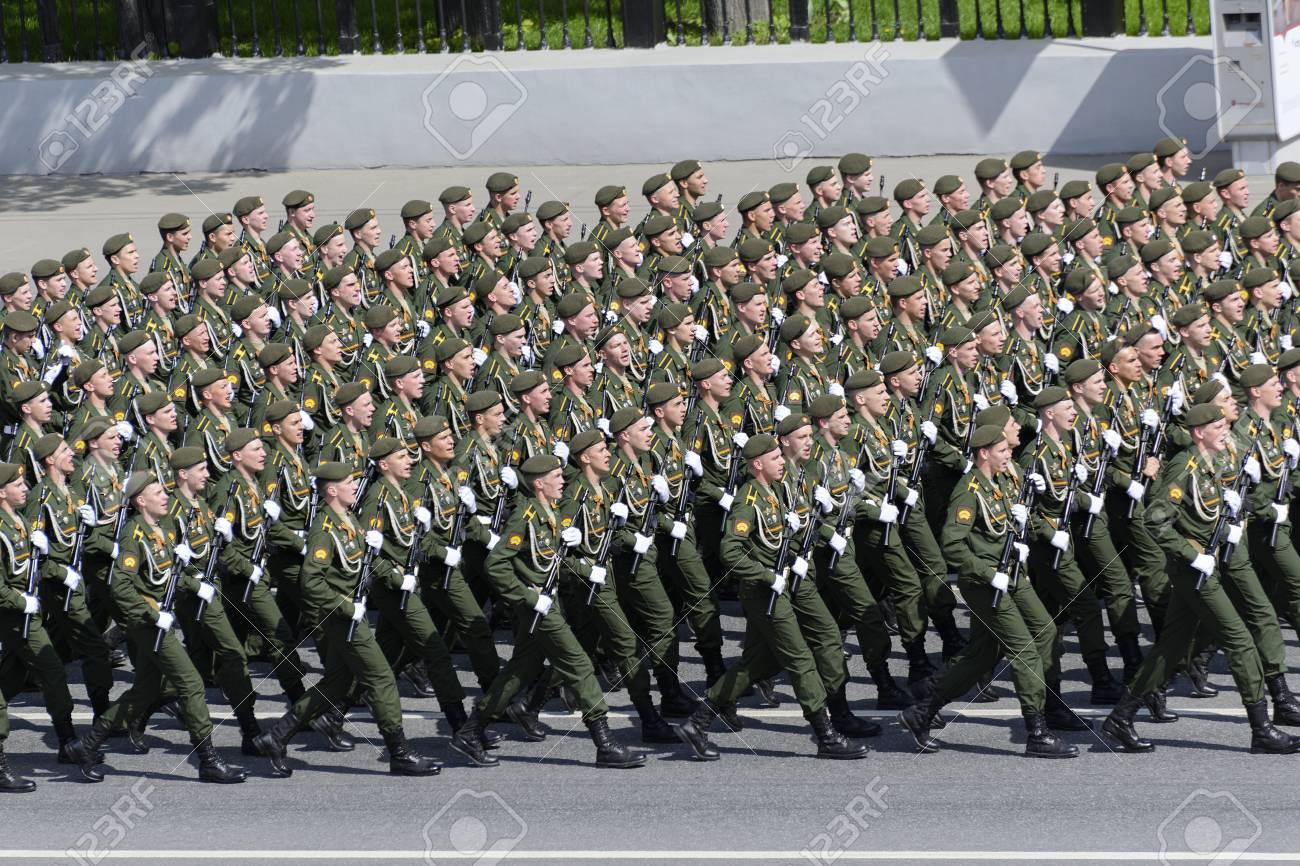 モスクワ ロシア連邦 16 年 5 月 7 日 海兵隊 Moskvoretskaya ウォーター フロントの形成を行進します 後 赤の広場戦勝記念日パレードの最終リハーサル の写真素材 画像素材 Image