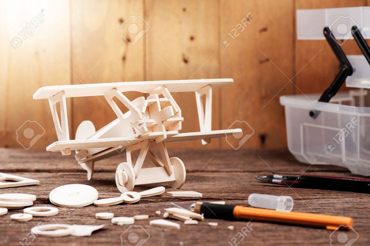 バルサ材の模型飛行機のキット の写真素材 画像素材 Image