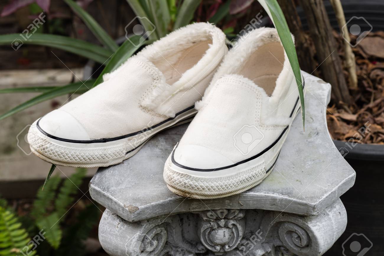 ladies sneakers without laces