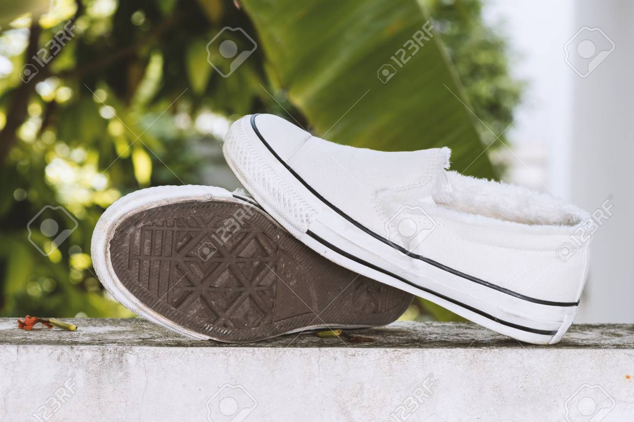 sneakers without laces