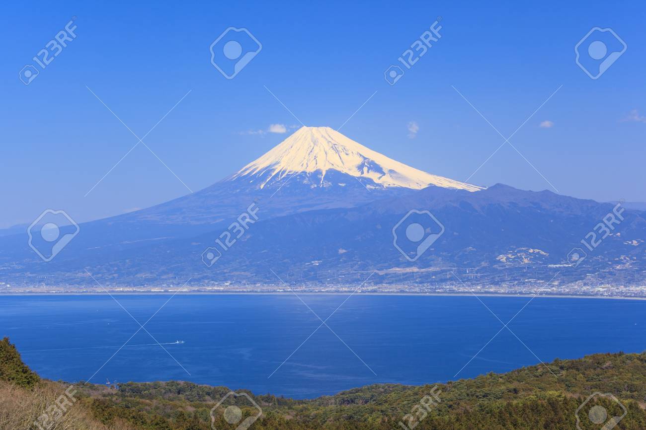 Darumayama 高原 伊豆半島から駿河湾と富士山 の写真素材 画像素材 Image
