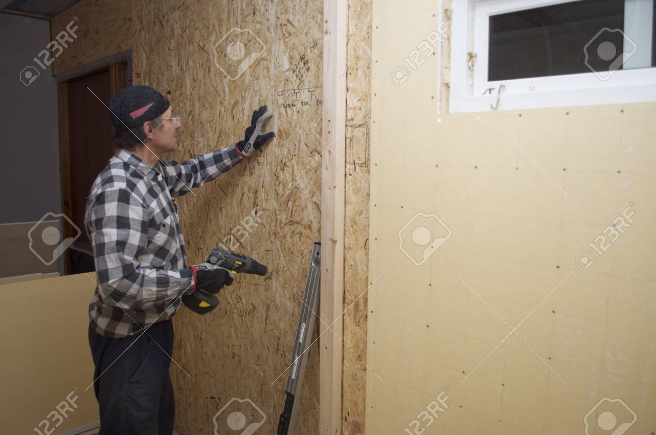 El Hombre De Hacer Reparaciones Cuarto De Baño Fotos, Retratos ... El Hombre De Hacer Reparaciones Cuarto De Baño Fotos, Retratos ...
