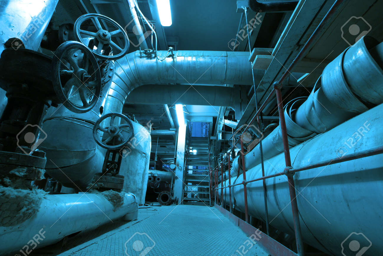 古い不気味な暗い腐食汚い工場 の写真素材 画像素材 Image