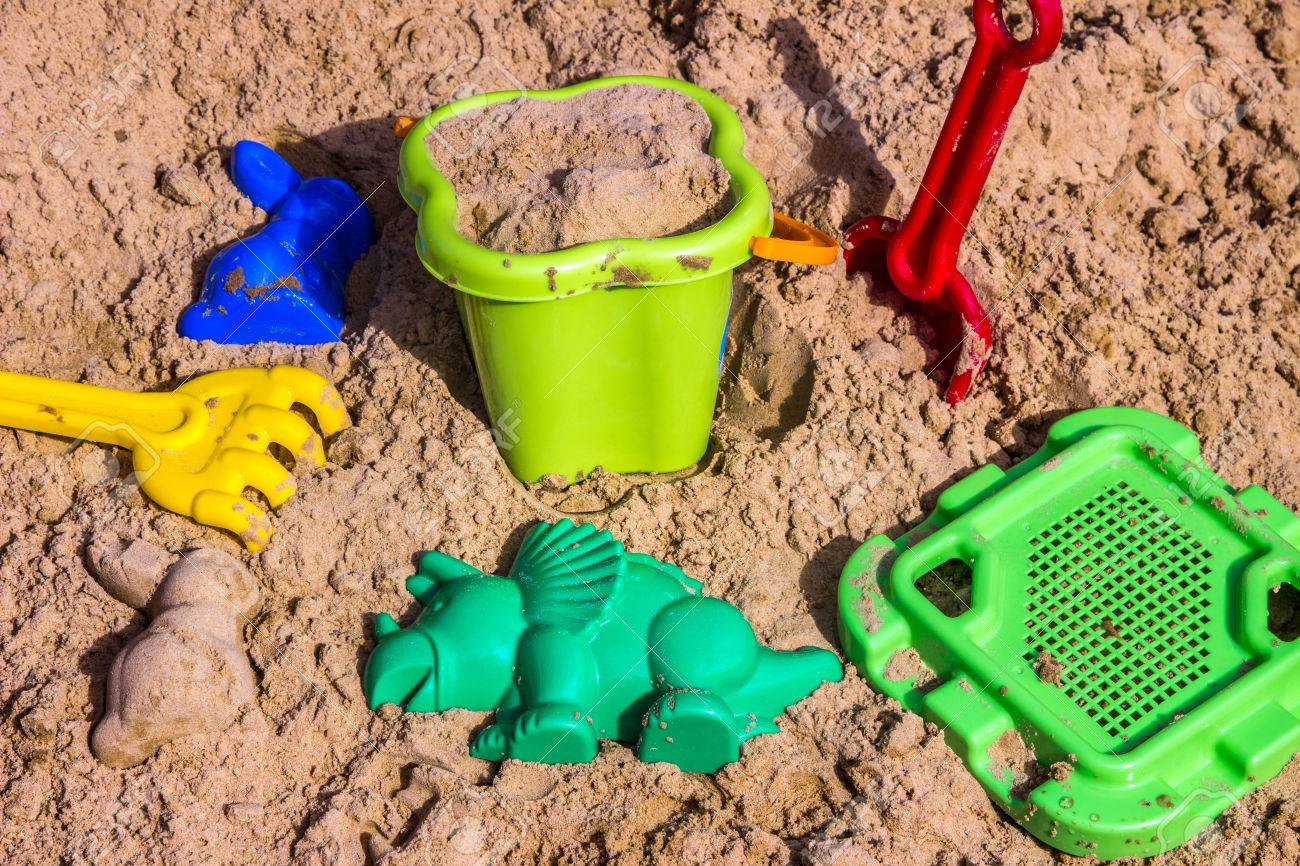 childrens sandpit toys