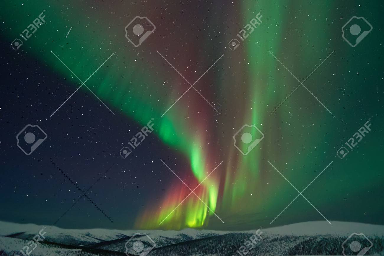 オーロラ 流星 の写真素材 画像素材 Image