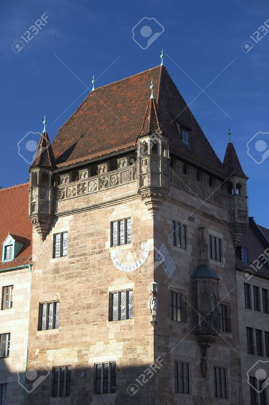 Haus Nassau Auf Blauer Himmel Nurnberg Deutschland Lizenzfreie