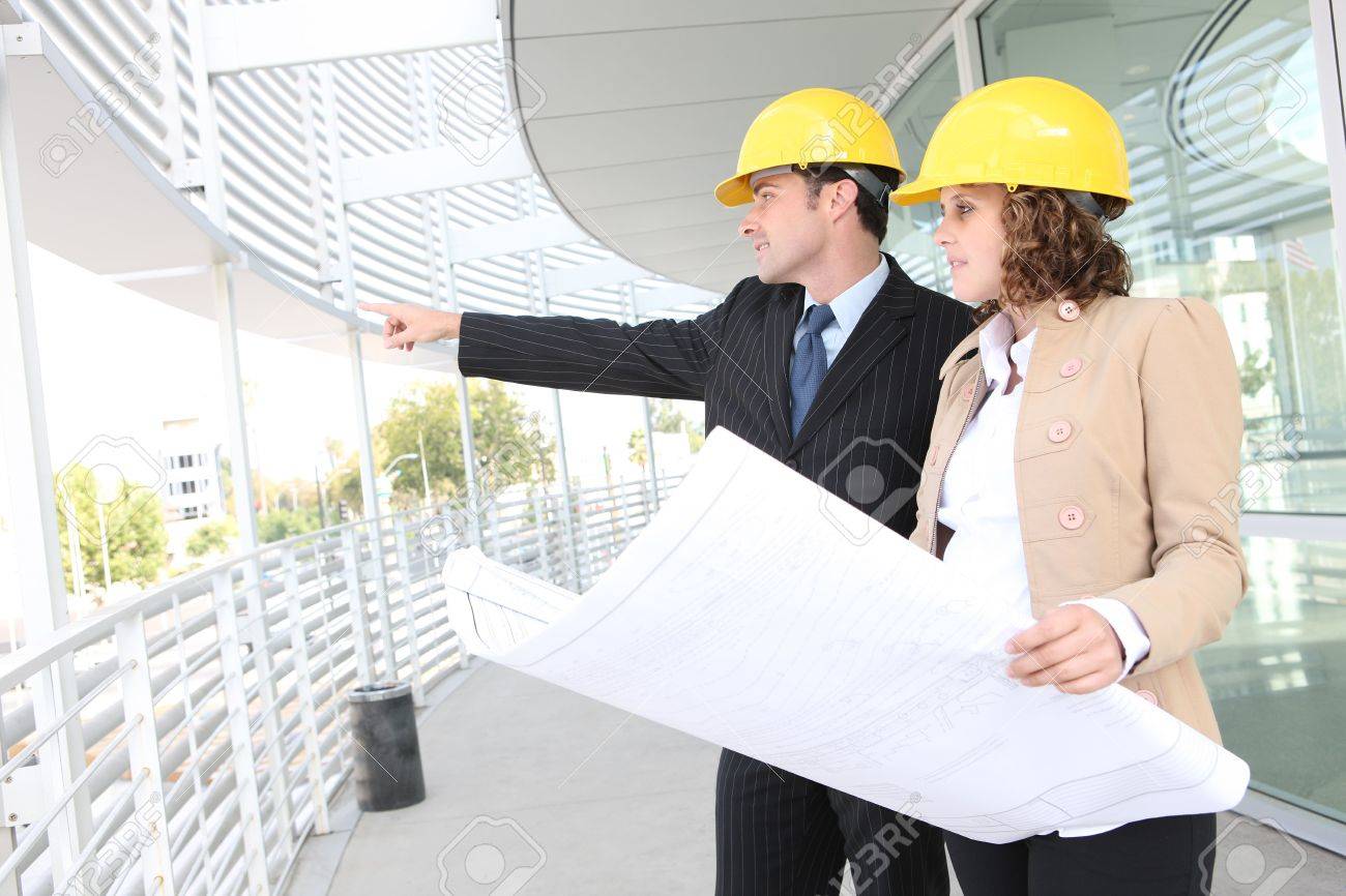 男と女の建築家建築工事現場 の写真素材 画像素材 Image