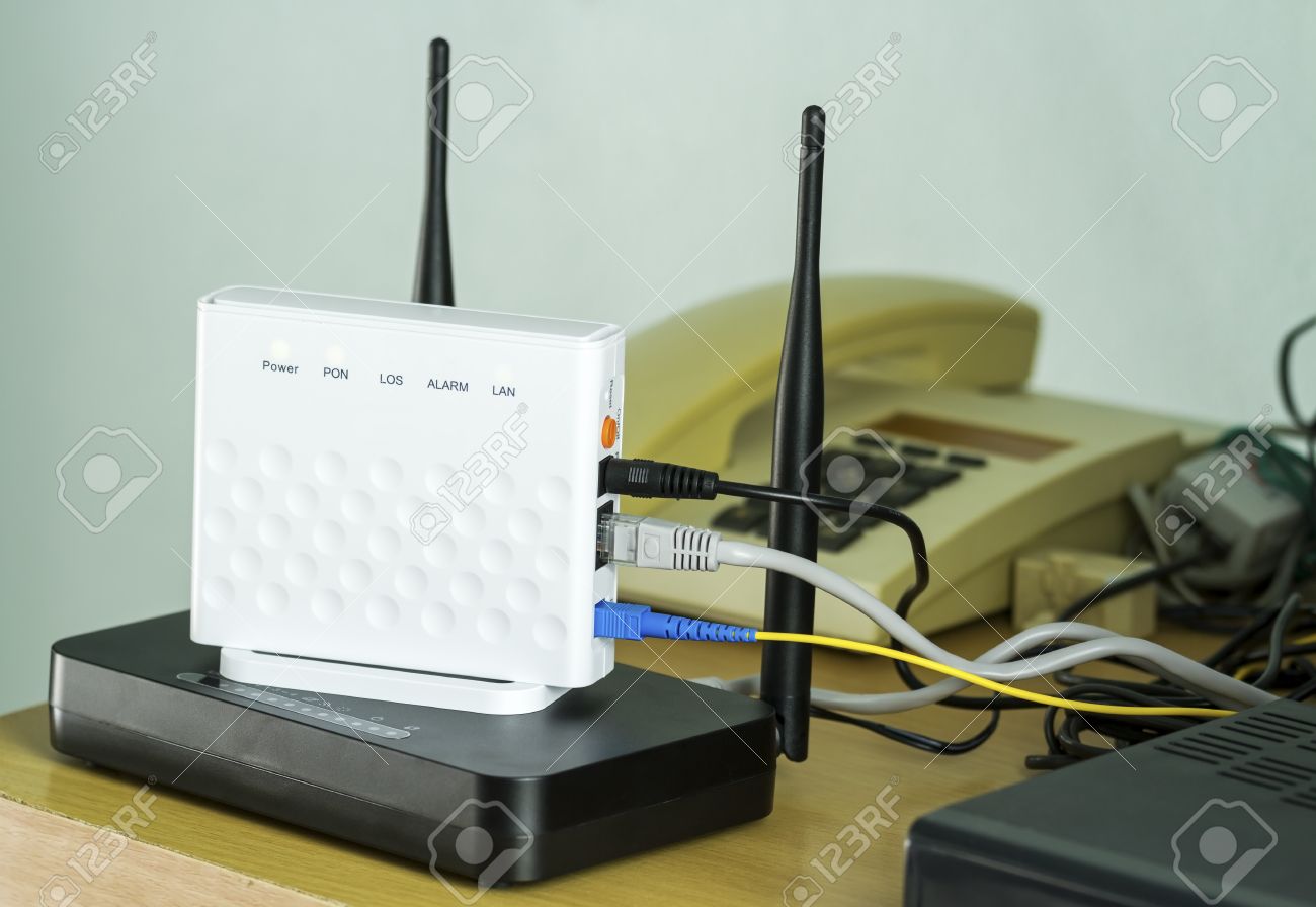 https://previews.123rf.com/images/ntdanai/ntdanai1502/ntdanai150200019/36384307-r%C3%A9seau-optique-passif-avec-wifi-d-utilisateur-final-fibre-optique-ou-appeler-fibre-%C3%A0-la-maison.jpg