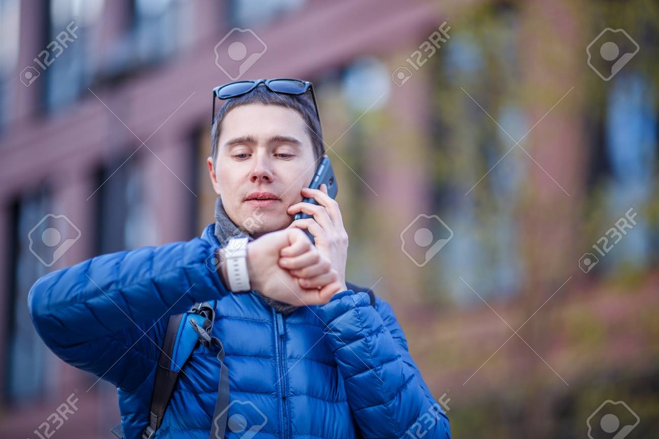 smartwatch talk on phone