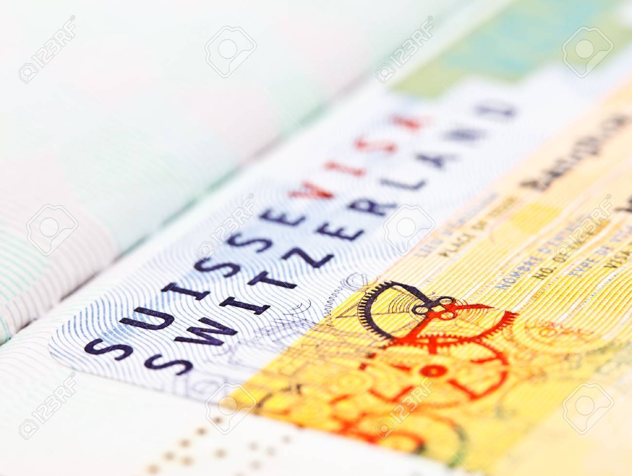 スイス連邦共和国のパスポートにビザします の写真素材 画像素材 Image